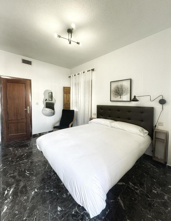 Local Penthouse Apartment *