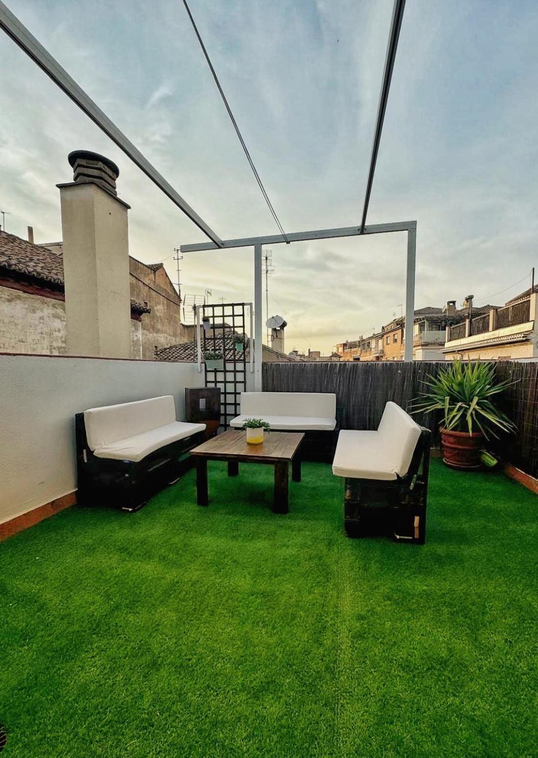 Local Penthouse Apartment *
